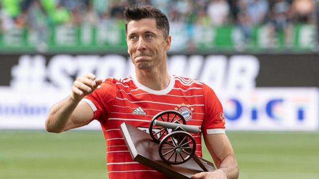 robert-lewandowski-2122-10.jpg