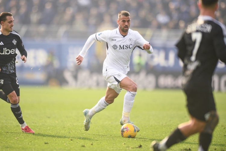 开云APP-斯皮纳佐拉：为整个体制意大利必须晋级世界杯 想在那不勒斯退役